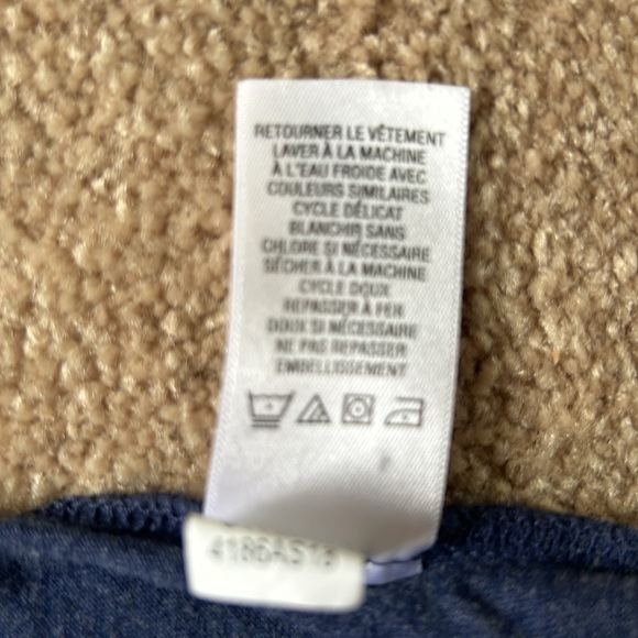 Free State blue tshirt rose motif - rosebud vine on left corner - Picture 12 of 13